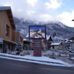 Pannuea LED Les Houches (74) Panneau LED Full COlor - Mairie de Les Houches