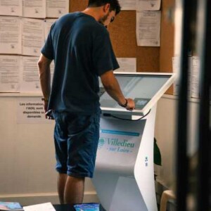 Mairie de Nozay Pupitre à la Mairie de Nozay - Affichage légal